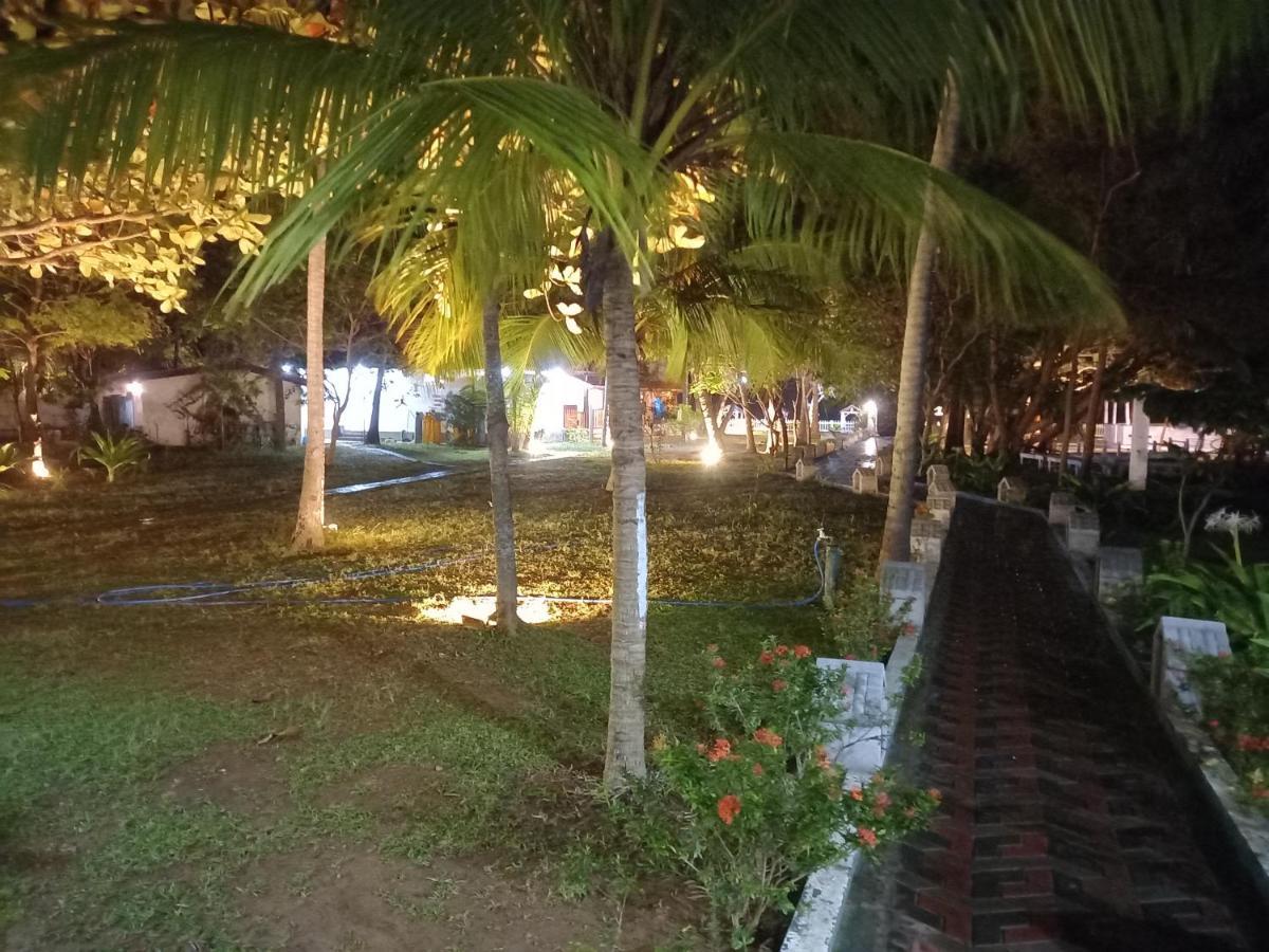 Blue Sand Beach Resort Trincomalee Ngoại thất bức ảnh